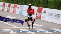robot-humanoid-pecahkan-rekor-dunia-setengah-maraton-di-beijing-1776595670017_169.jpeg
